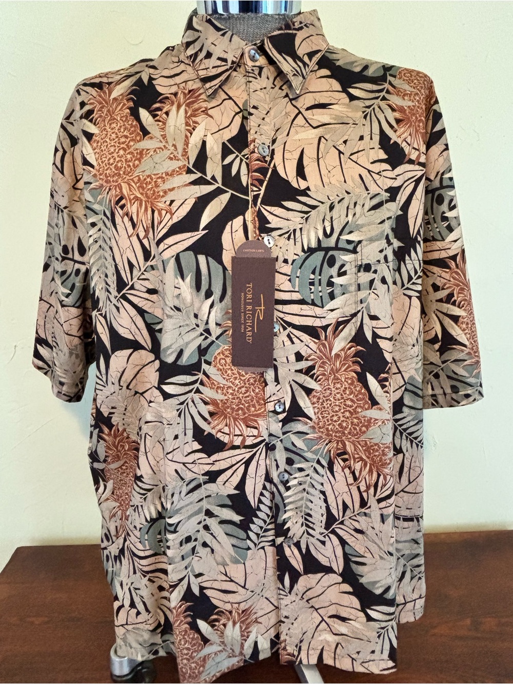 Tori Richard Black Tropical Pineapple Button-Up Hawaiian Shirt-NWT
